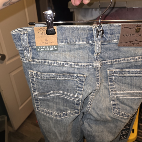 Men's Relaxed Fit Light Blue Jeans - Picture 9 of 9